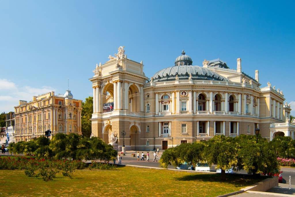 Три Квартала От Оперного-Тихий Лофт-Новый Апарт โอเดสซา ภายนอก รูปภาพ
